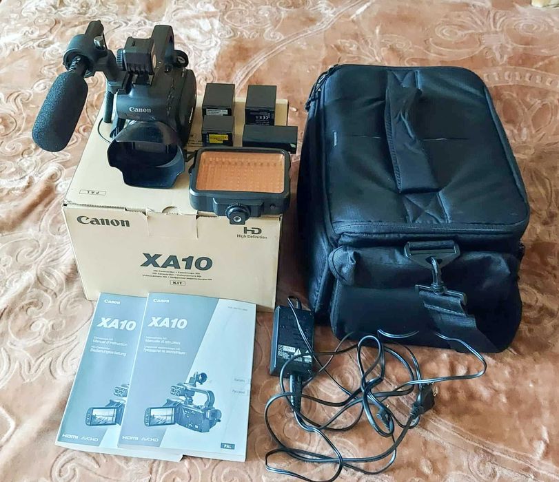 Video Camera semiprofesionala Canon XA10 in stare impecabila