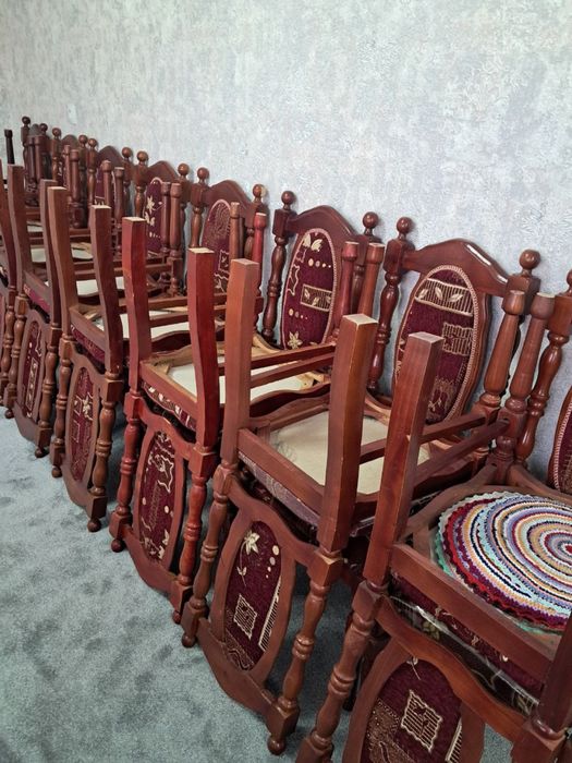 Продается стол и стулья