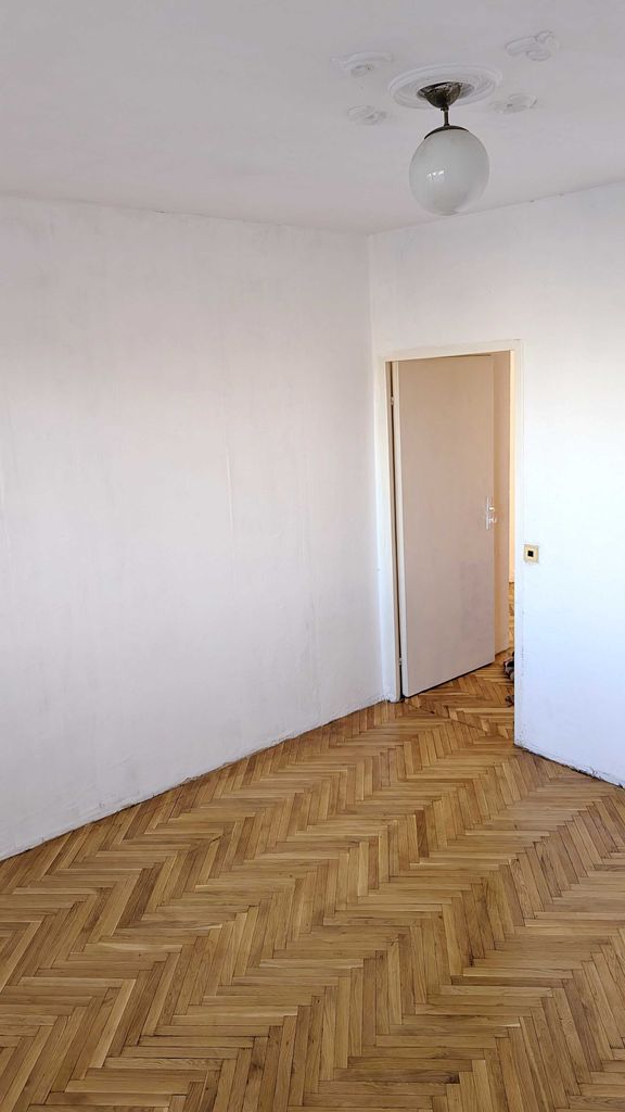 Продава се Четиристаен апартамент в Плевен, Сторгозия - 85 кв.м за 1259 €/кв.м - Снимка #13