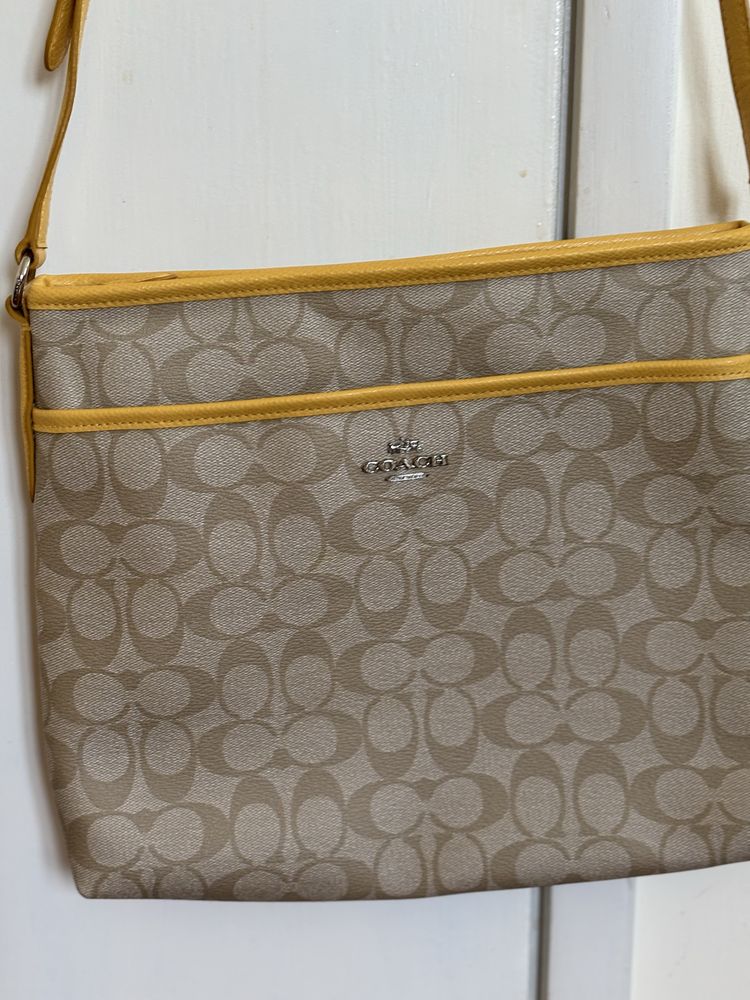 Дамска чанта Coach