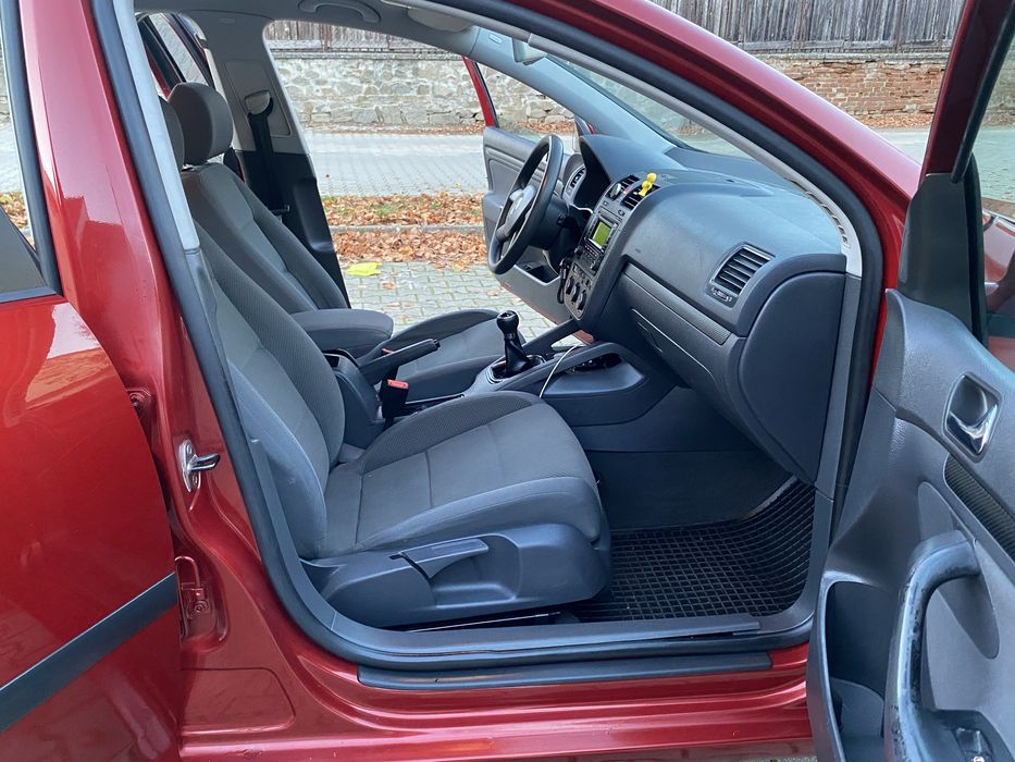 Vw Golf 5 1.6 8V 2007 Euro 4 Unic Proprietar în acte 2850€ usor neg