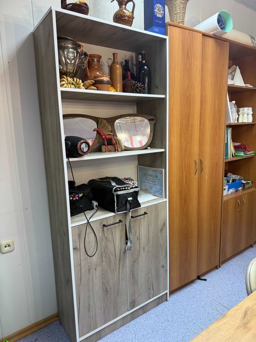 Продам офисную мебель: шкаф,стеллаж,камод,стулья,мольберты, тубареты