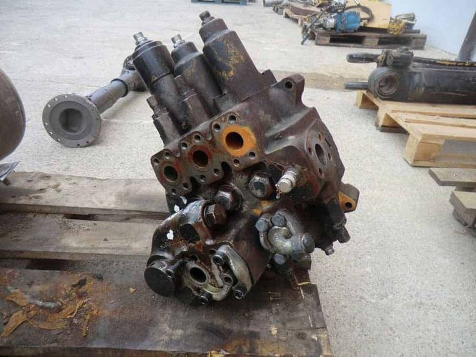 distribuitor hidraulic incarcator frontal volvo l120c ult-014112