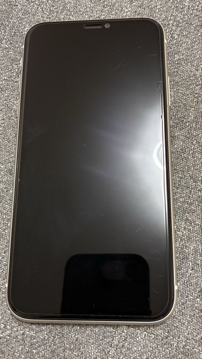 iPhone 11 в отличном состоянии.