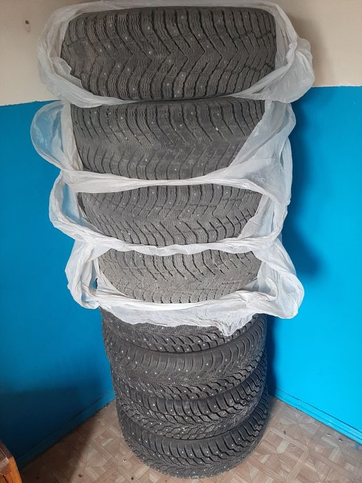 Продам зимние резины 215/65/16 195/65/15