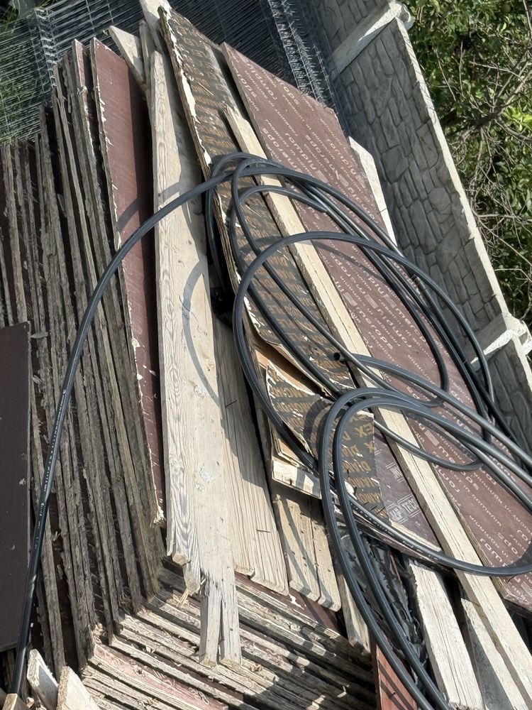 Vand cofrag 800 mp, capriori 200 bucati