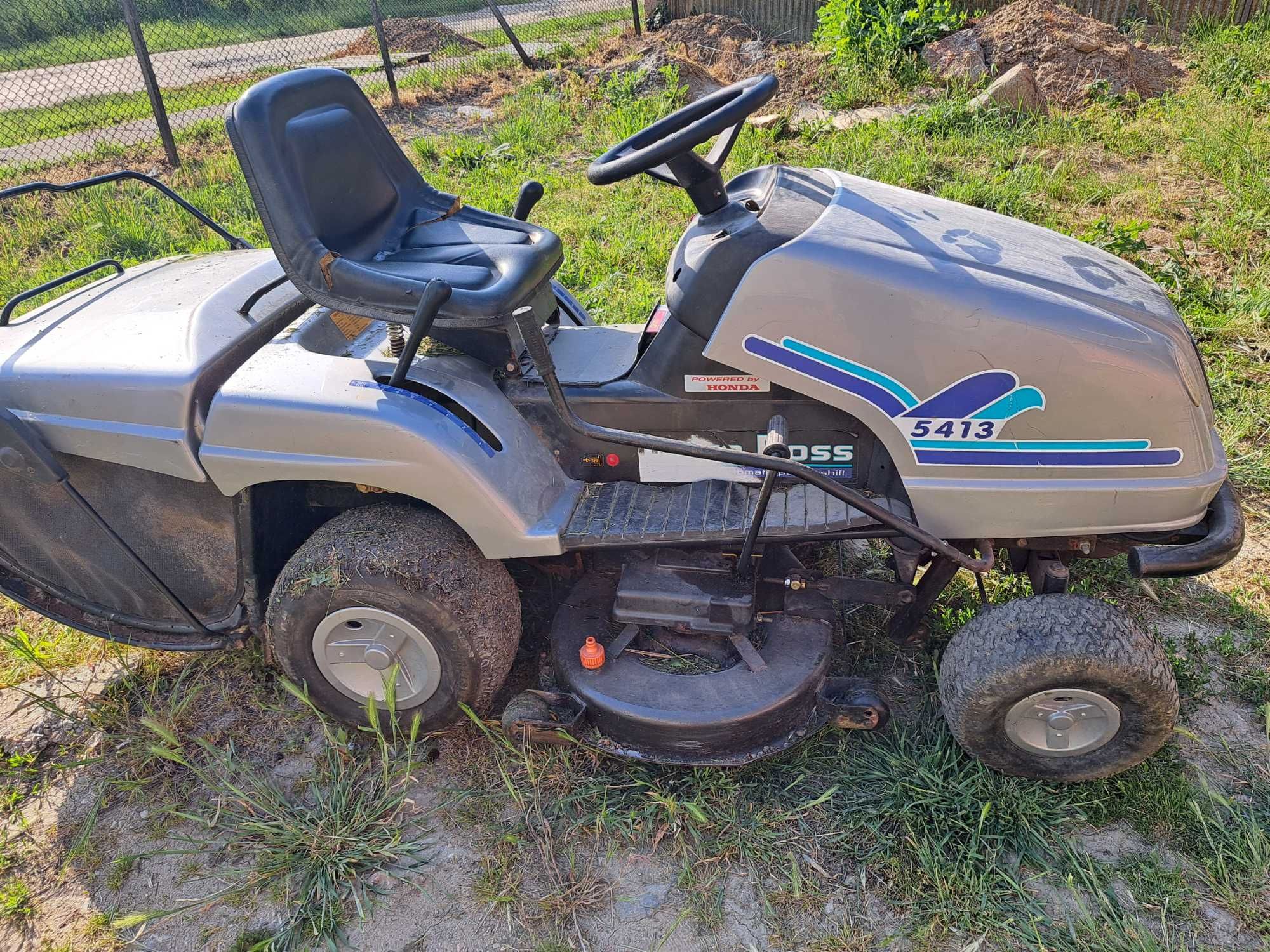 Tractoras de tuns gazon