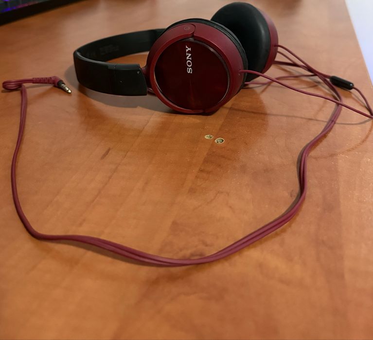 Vand casti Sony cu fir