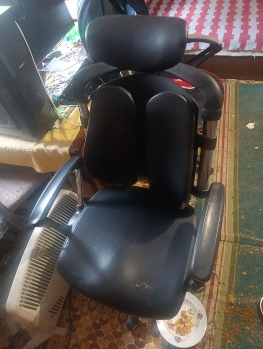 Кожен офис стол ергономичен