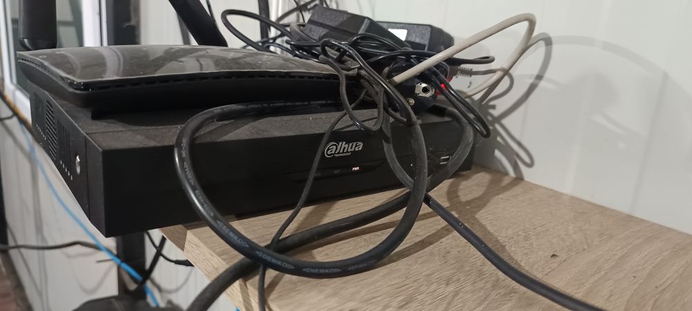 Vând sistem de supraveghere video dahua