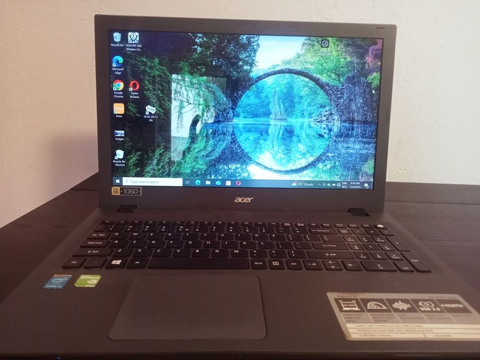 Acer Aspire E5 573..15.6 256 g ssd ram 8 gb