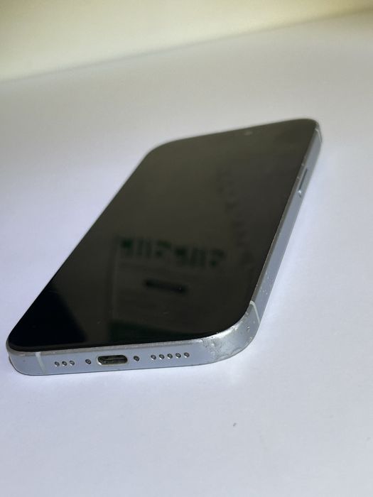 Iphone 15 blue.