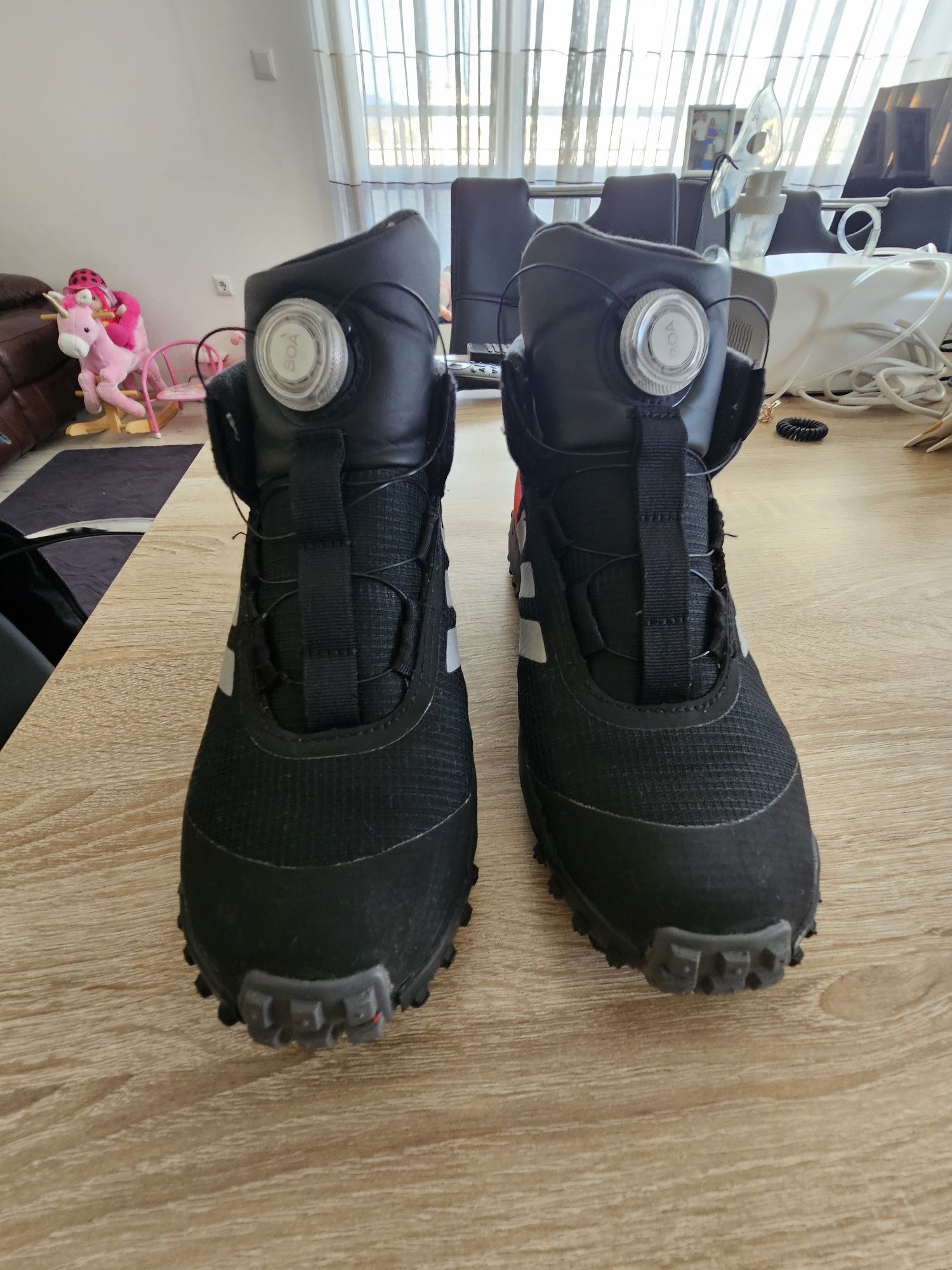 Зимни обувки adidas