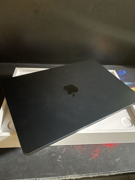 Macbook air m2 16/256 24 ta sikl 100% 20 hours to use