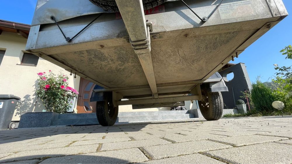 Vand doua remorci 750 kg si una de 1200 kg