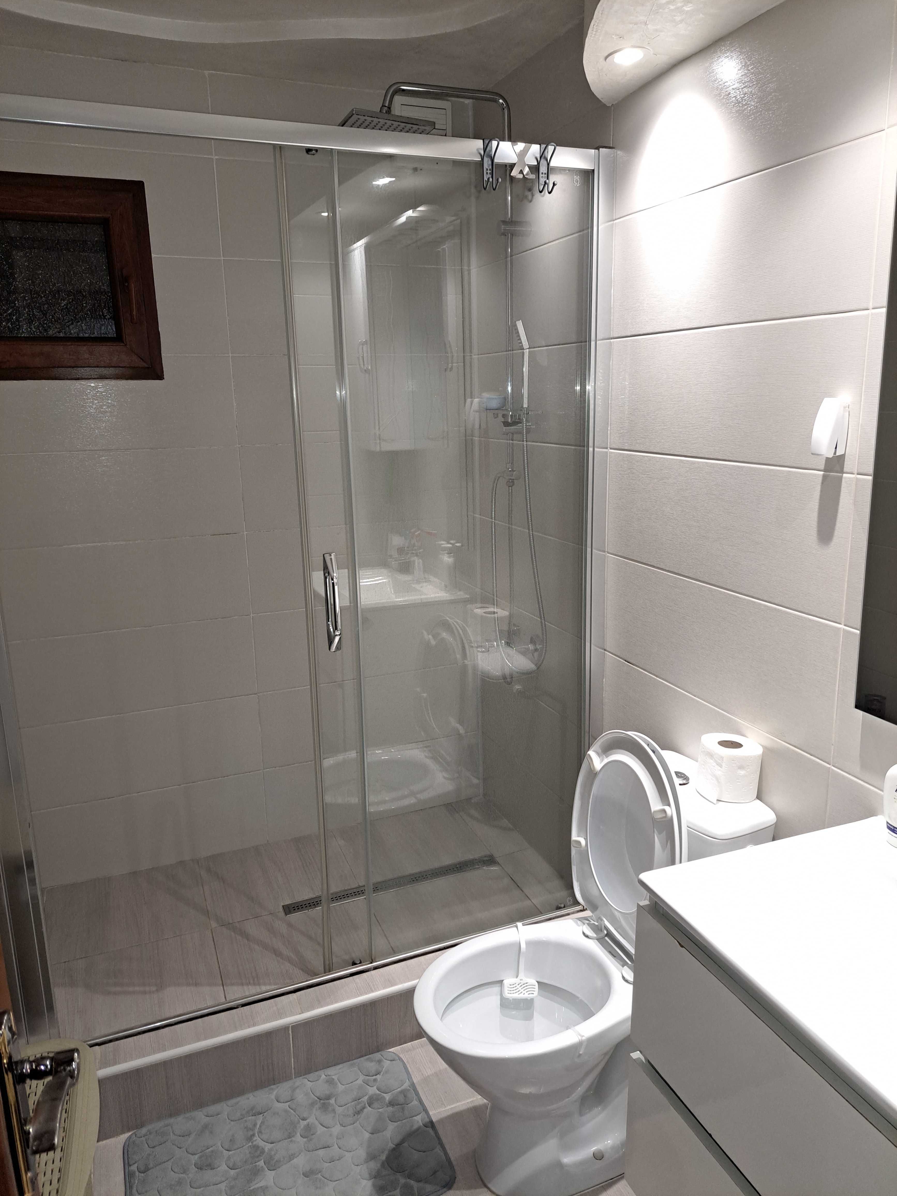 Apartament 2 camere, decomandat, strada Lirei