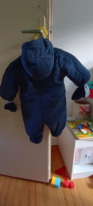 Космонавти/ Бебешки гащеризони