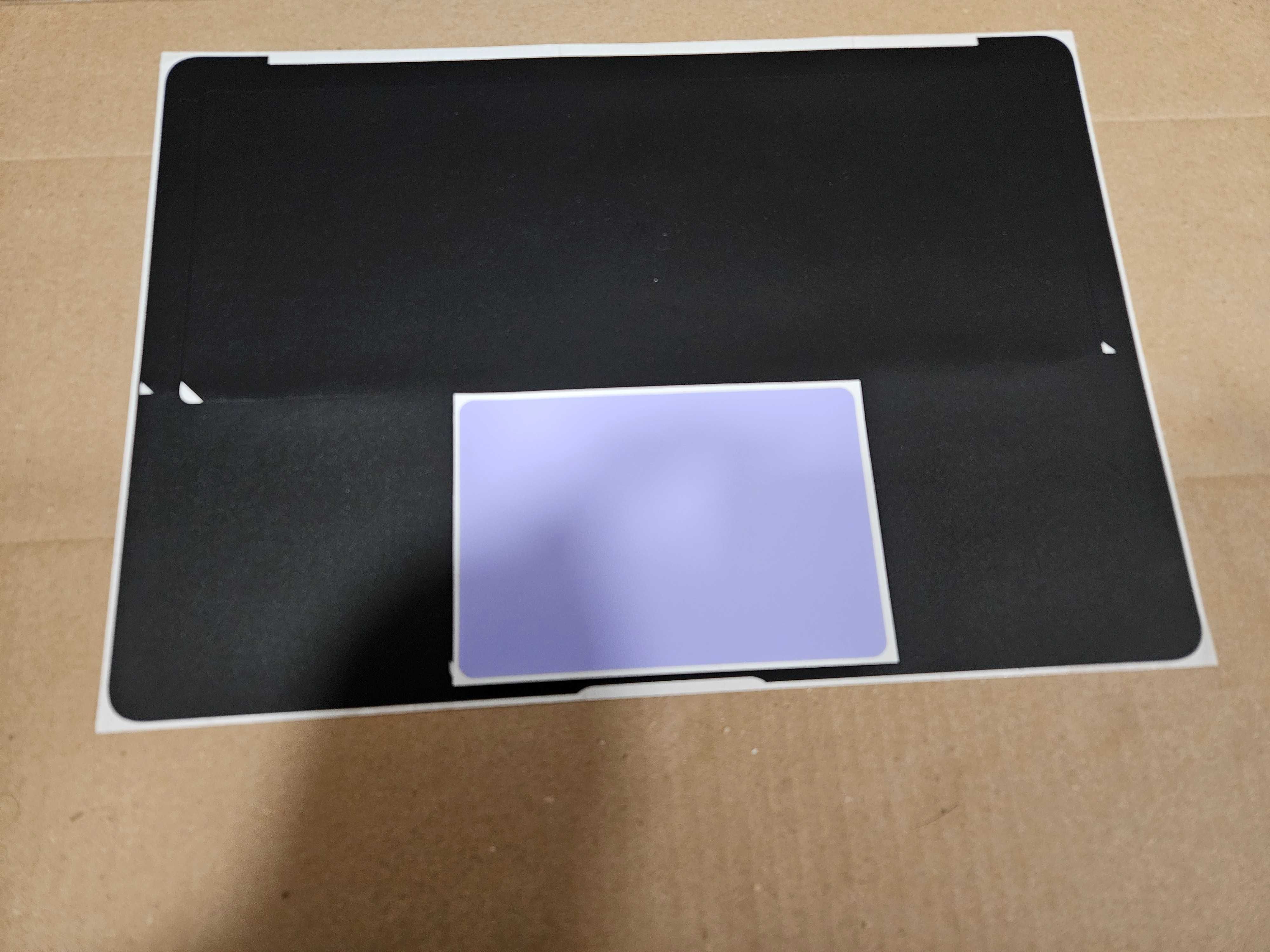 dbrand skin - Macbook Air 13" 2020 M1 - Matte black + purple trackpad