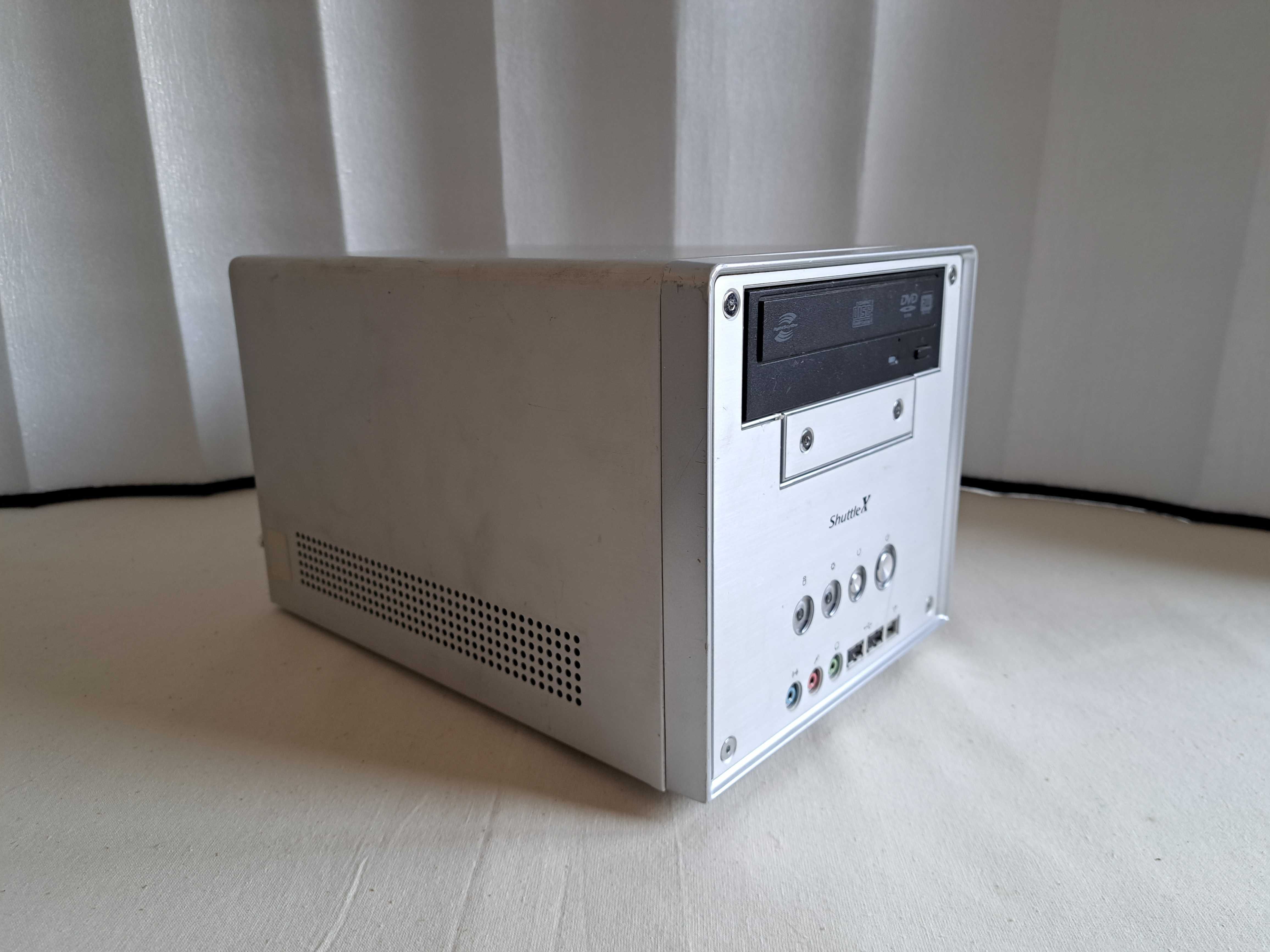 Ретро компютър Shuttle SB61G2.
