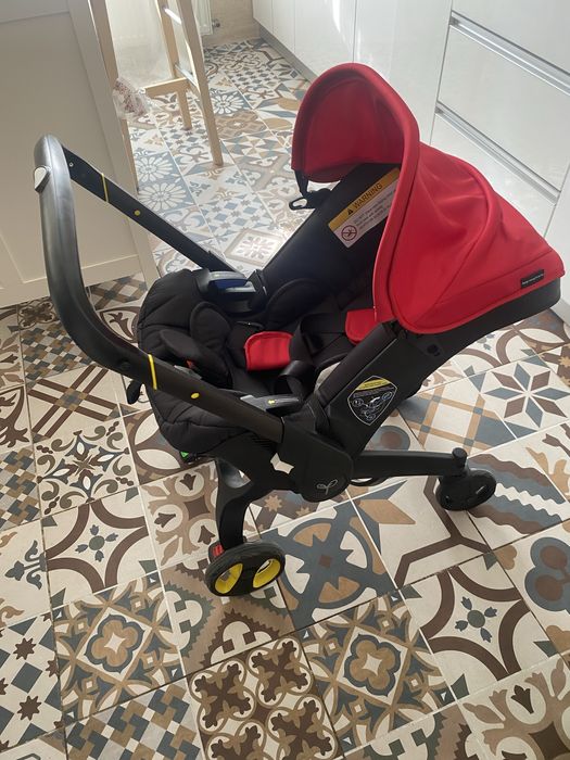 Scaun auto 2 în 1 – se transformă instant în cărucior! Nou-nouț!