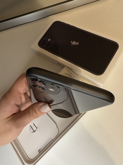 iPhone 11 – 64GB, Negru – Stare foarte bună |