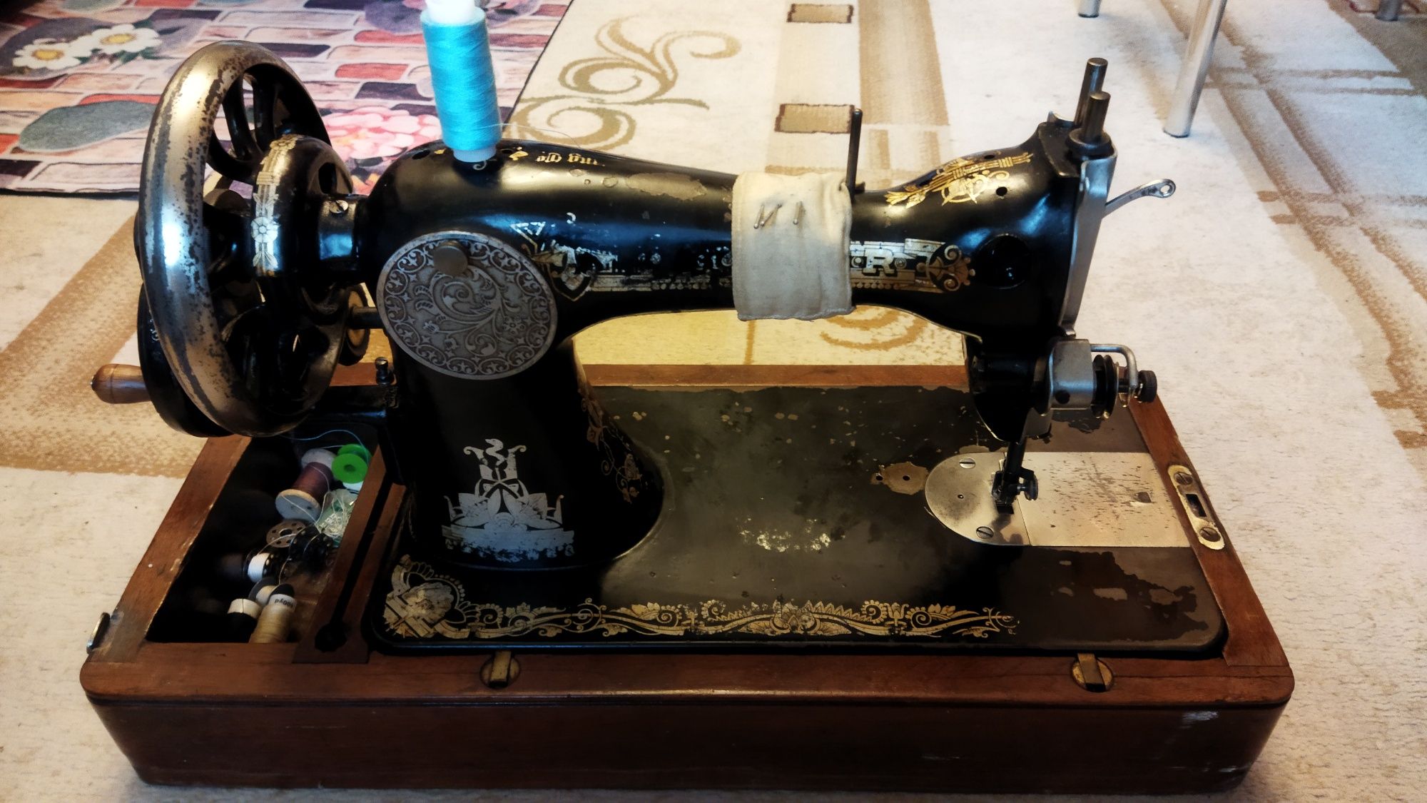 Машинка швейная антиквариат SINGER