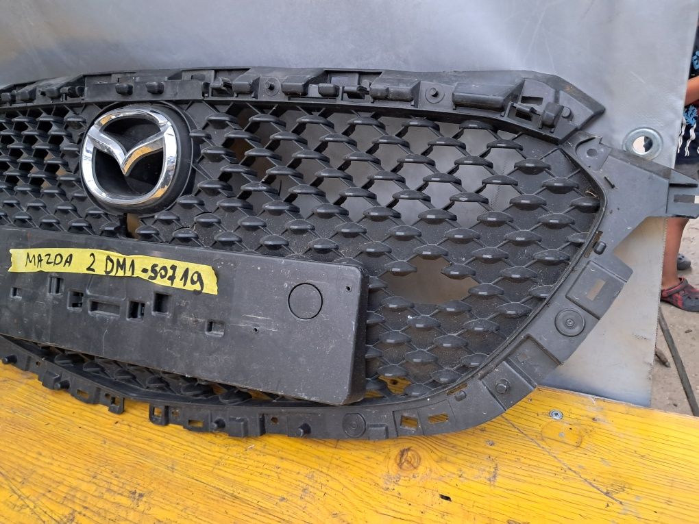 Грил решетка Мазда 2. Mazda 2