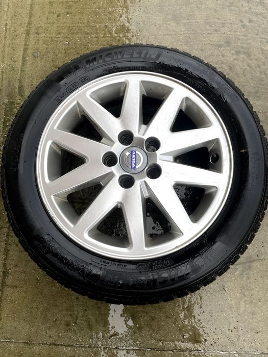Зимни гуми с оригинални джанти Волво 6.5Jx16x52,5