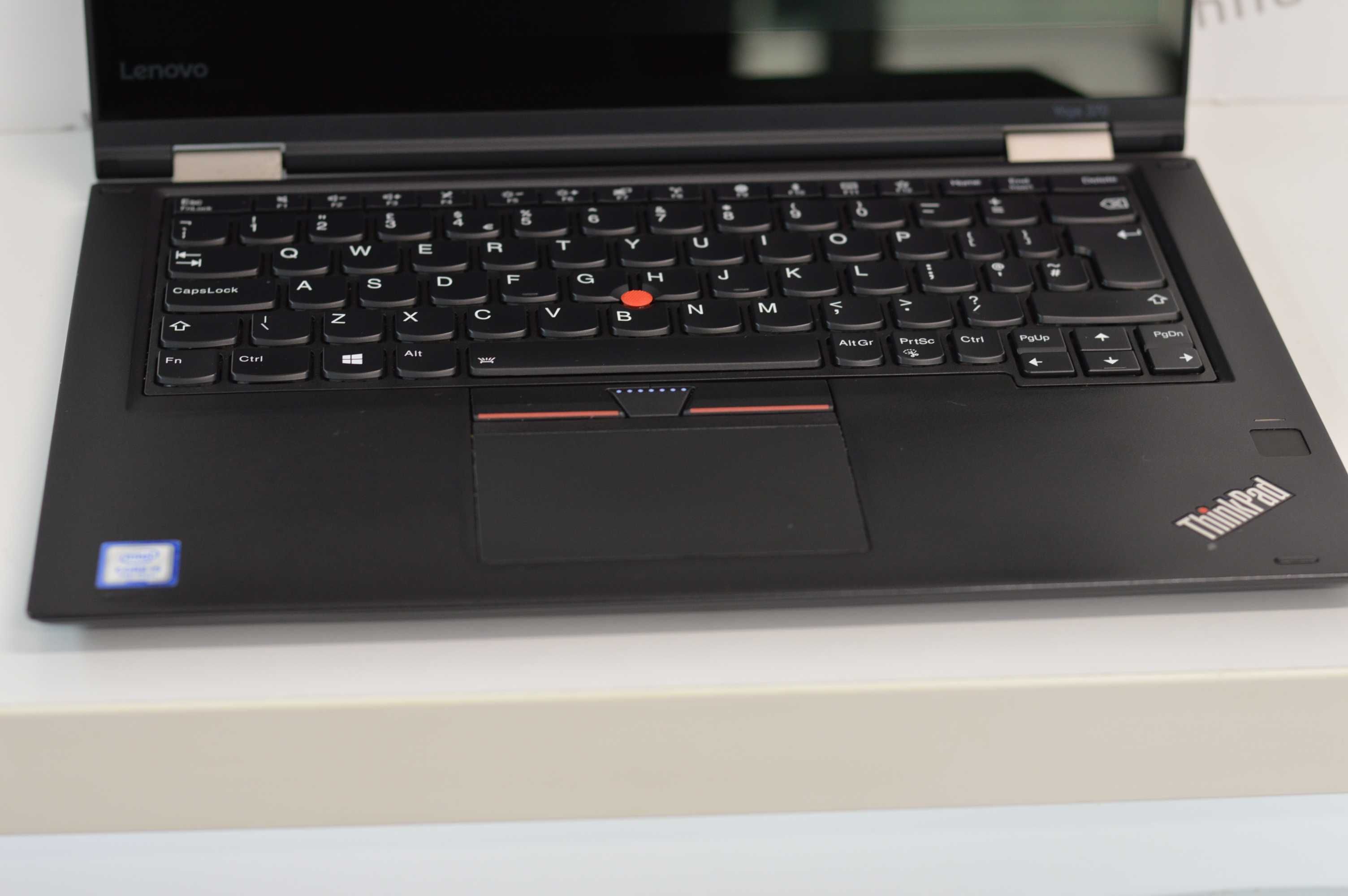 Lenovo ThinkPad Yoga 370 - Intel Core i5-7200U/16GB RAM DDR4/256GB SSD