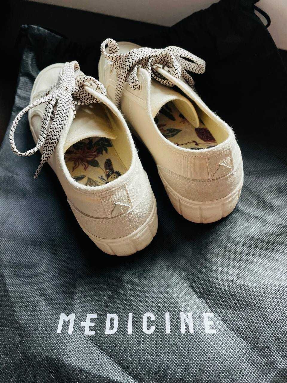 Кецове Medicine - бежови