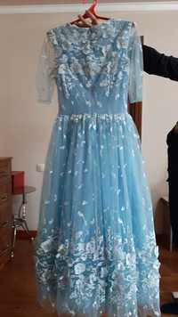 Красивое  голубое платье