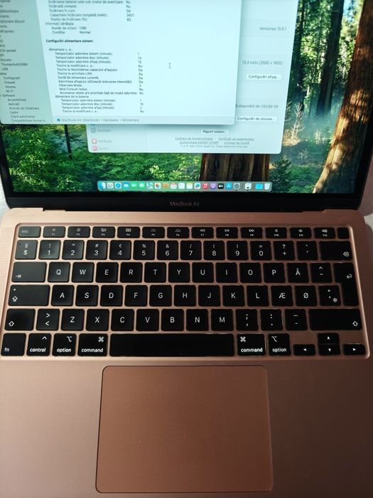 Vând MacBook Air 13 inch, model 2020