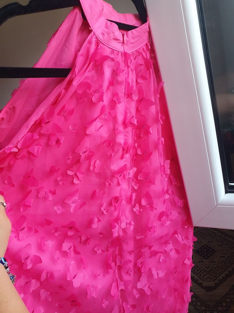 Rochie eleganta roz cu fluturasi