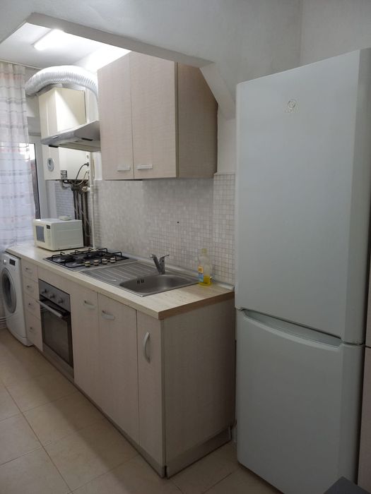 Închiriez garsonieră et 3 complet mobilată zona Sens vechii