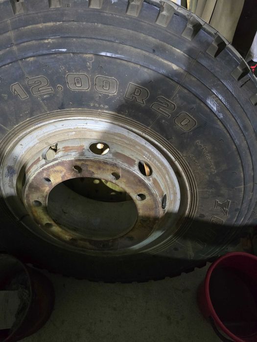 Продам колесо 12R20,новое.