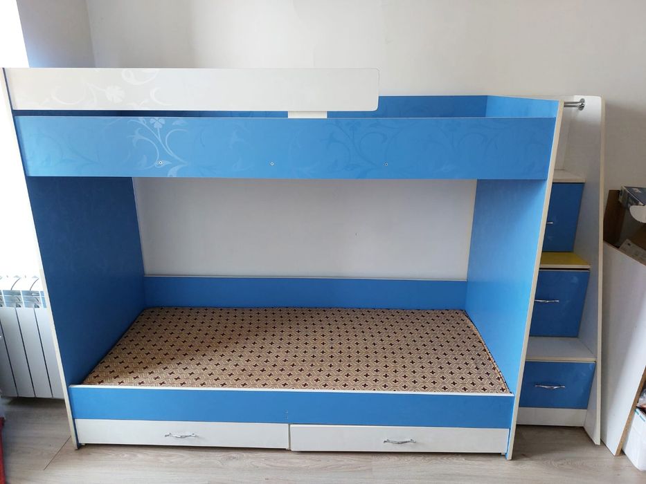 Продам двухъярусную кровать