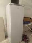 Морозильник Indesit  продам срочно за 100 тыс  тг купили за 350 тыс тг