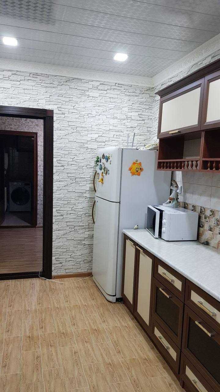 3 хоналик квартира 2 этаж кирпичный дом, 5 микр, корзинка