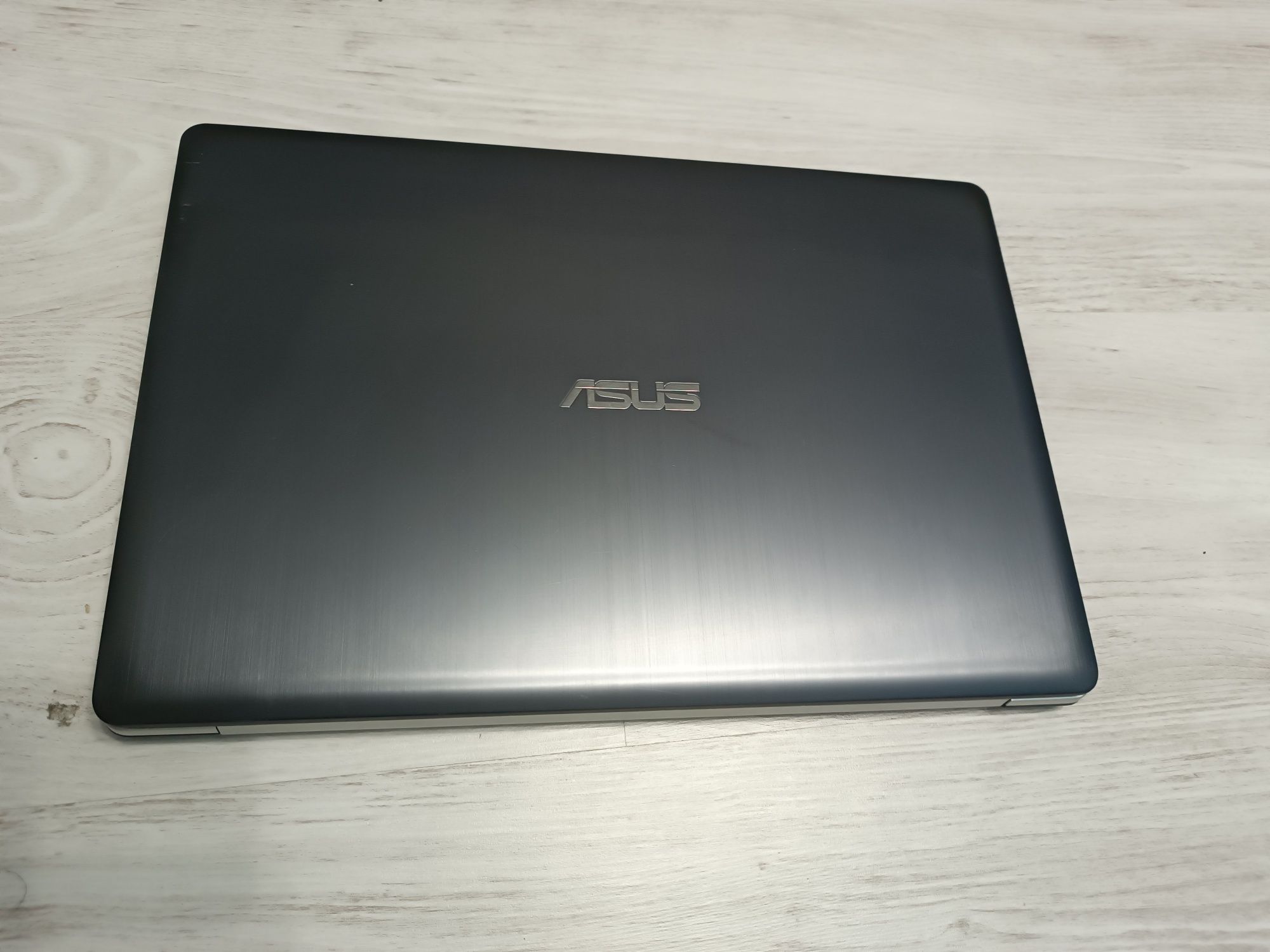 Laptop asus model S551L . Dezmembrez