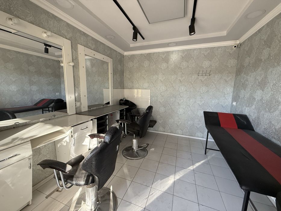 Мини Салон с Мебелью Вдоль дороги