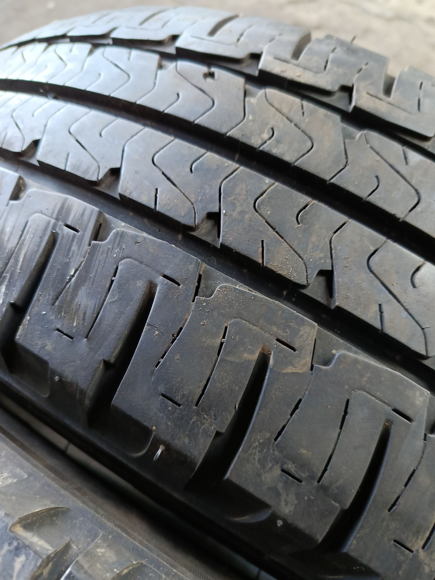 БУСОВИ ЛЕТНИ -16цола -225/75-1бр.-120лв."MICHELIN"