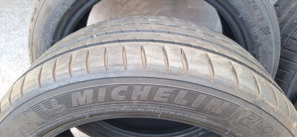 Michelin Pilot Sport 4 18’ 235/45/18 Tesla Model 3