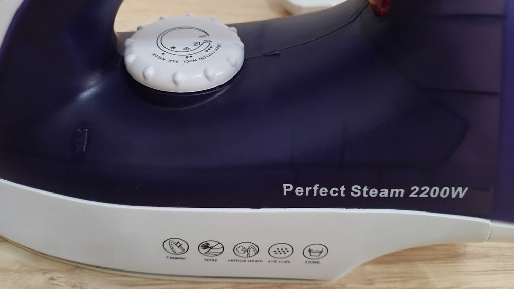 Fier de calcat Rohnson R-331, 2200W, mov/alb