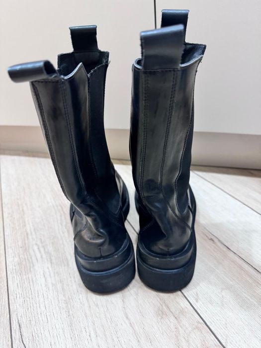 Продам весенние ботинки челси р.35-36