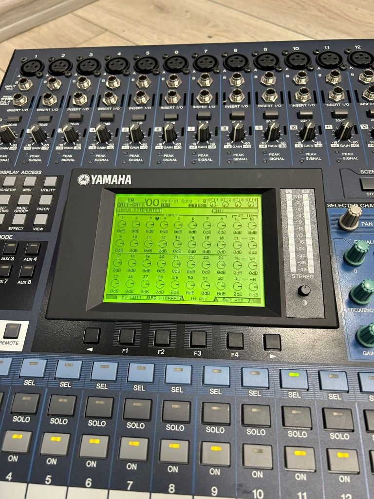 Amanet F28: Mixer Digital Yamaha 01V96 + Converter Yamaha MY8 Da96