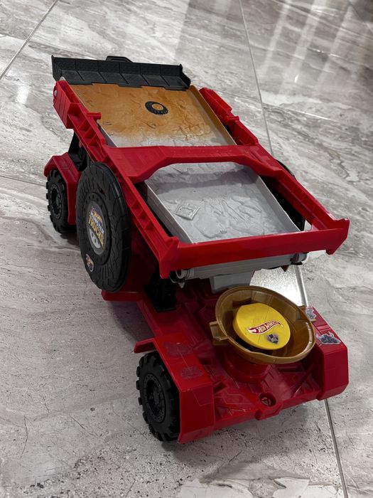 2 в 1 писта и място за съхранение на колички