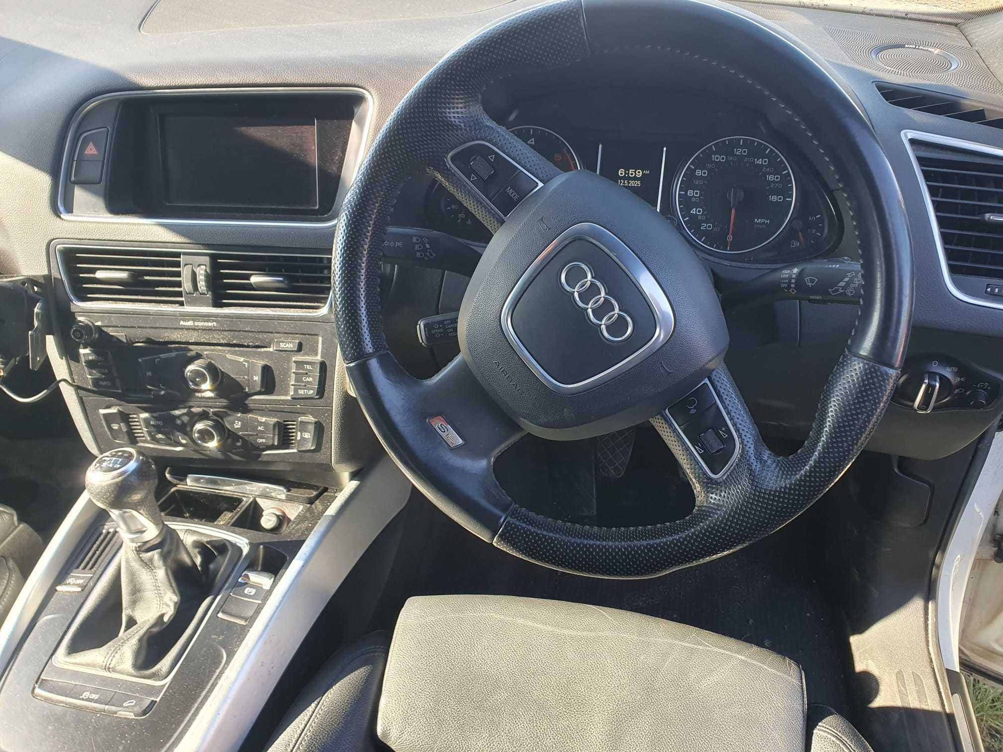 Dezmembrez Audi Q5 SL 2.0tdi quattro 2011
