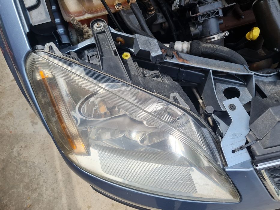 Faruri / far stânga / dreapta Ford C Max