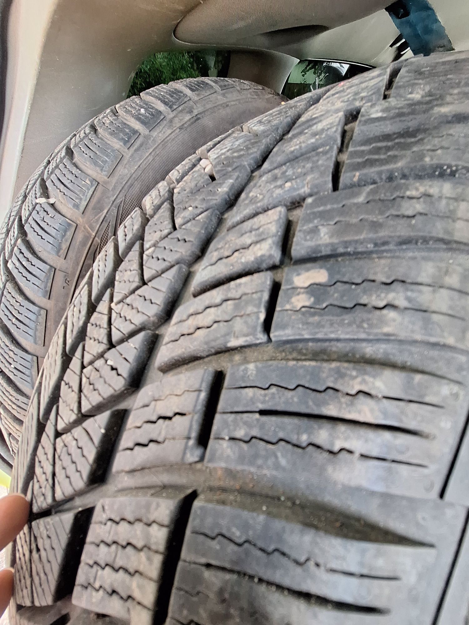 Продавам Гуми 225/55/19