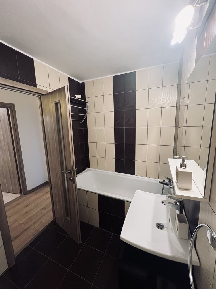 Inchiriez apartament